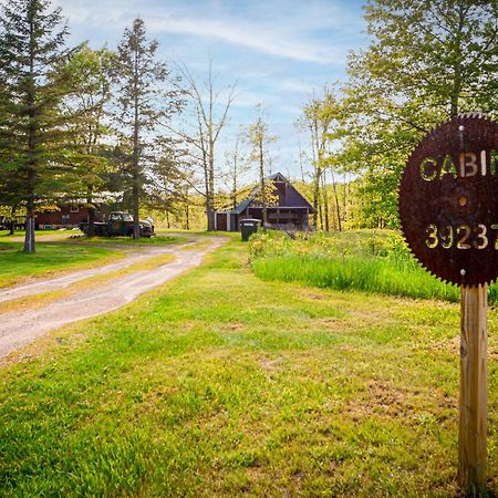 Cozy Cabin With Hottub At Cloverdale Cabins Hinckley Exterior foto