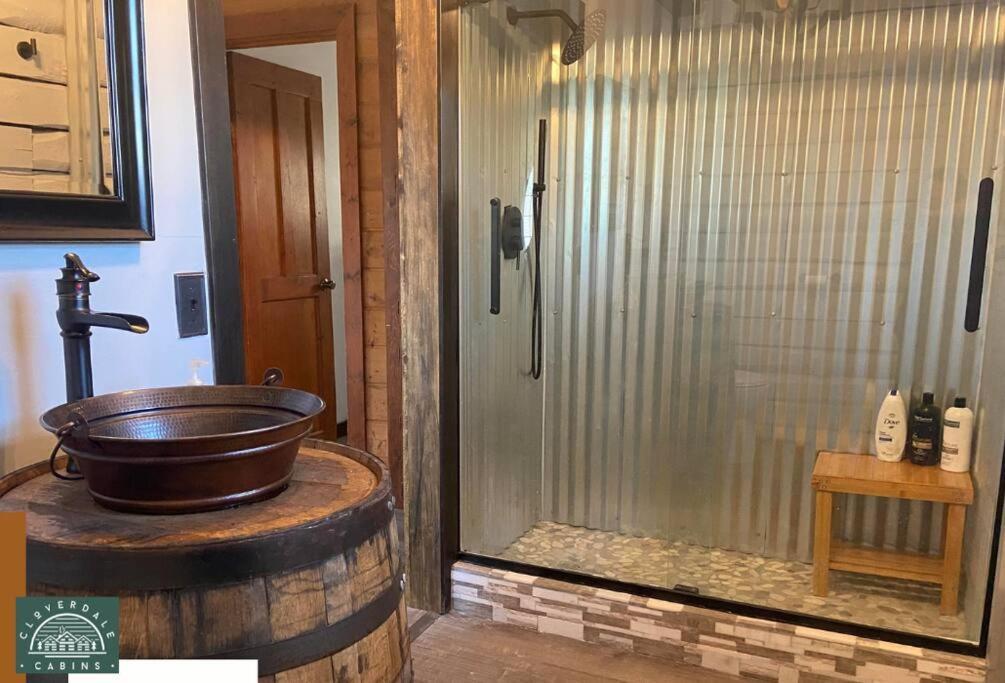 Cozy Cabin With Hottub At Cloverdale Cabins Hinckley Exterior foto