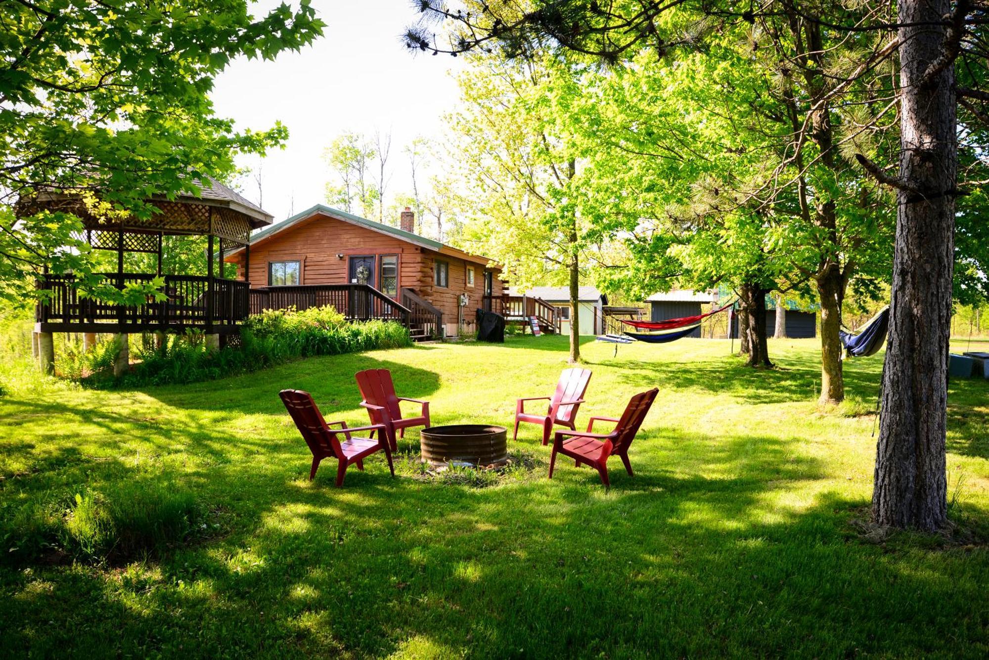 Cozy Cabin With Hottub At Cloverdale Cabins Hinckley Exterior foto