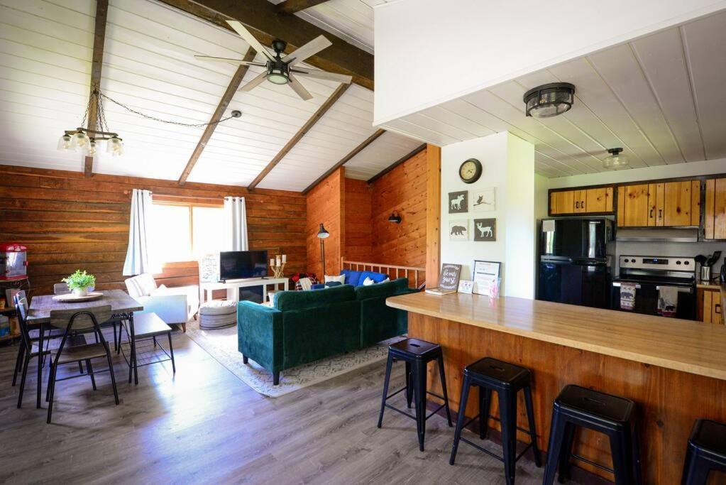 Cozy Cabin With Hottub At Cloverdale Cabins Hinckley Exterior foto