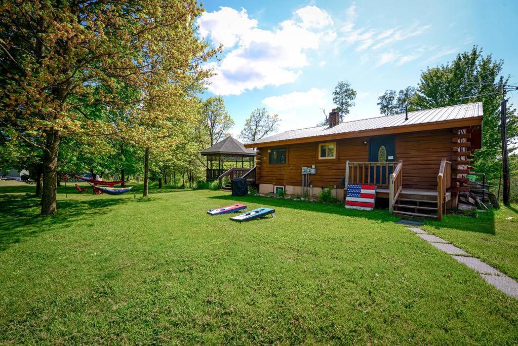 Cozy Cabin With Hottub At Cloverdale Cabins Hinckley Exterior foto