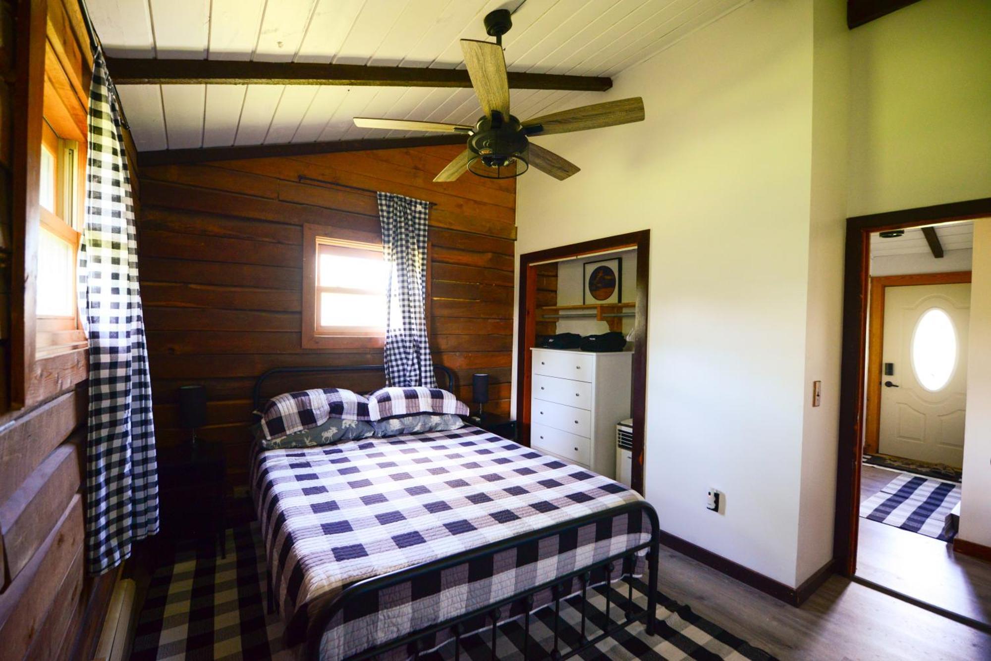 Cozy Cabin With Hottub At Cloverdale Cabins Hinckley Exterior foto